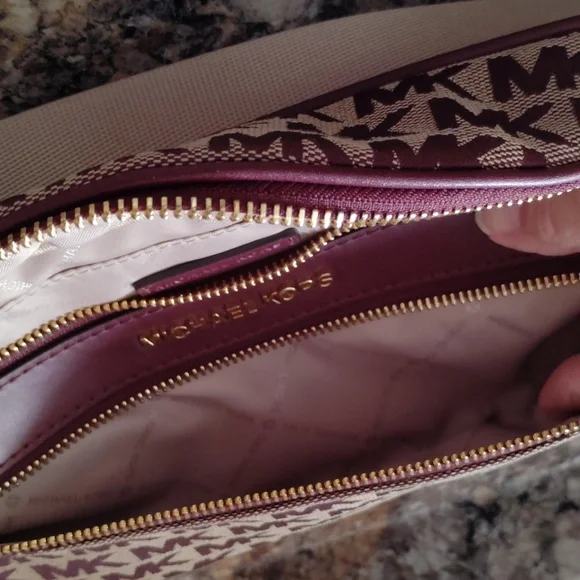 Michael Kors Fanny Pack Bag Waist Pack - Picture 7 of 8